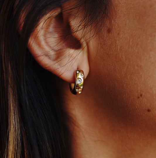 Agatha Gold Huggie Earring