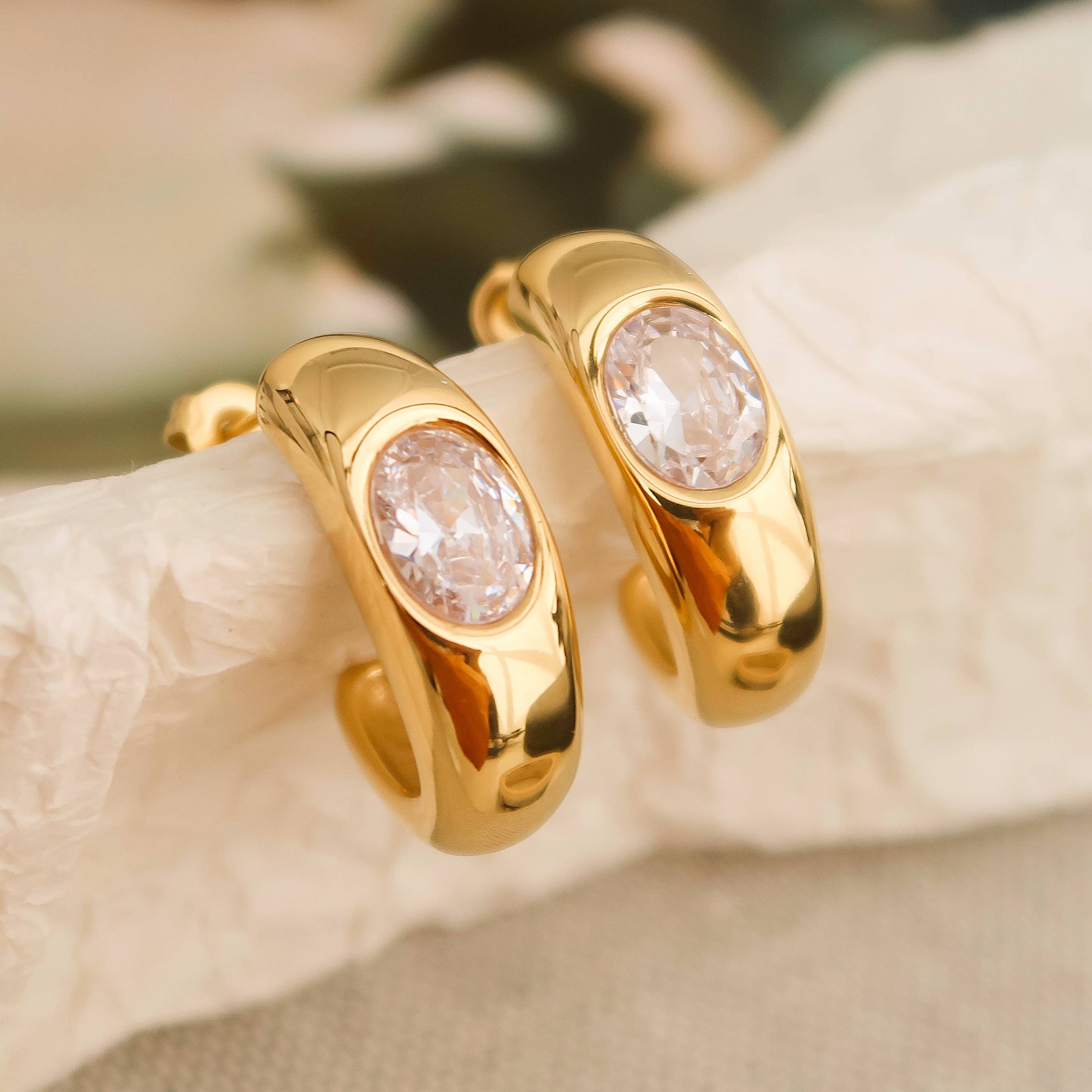 Aliénor Hoop Earring