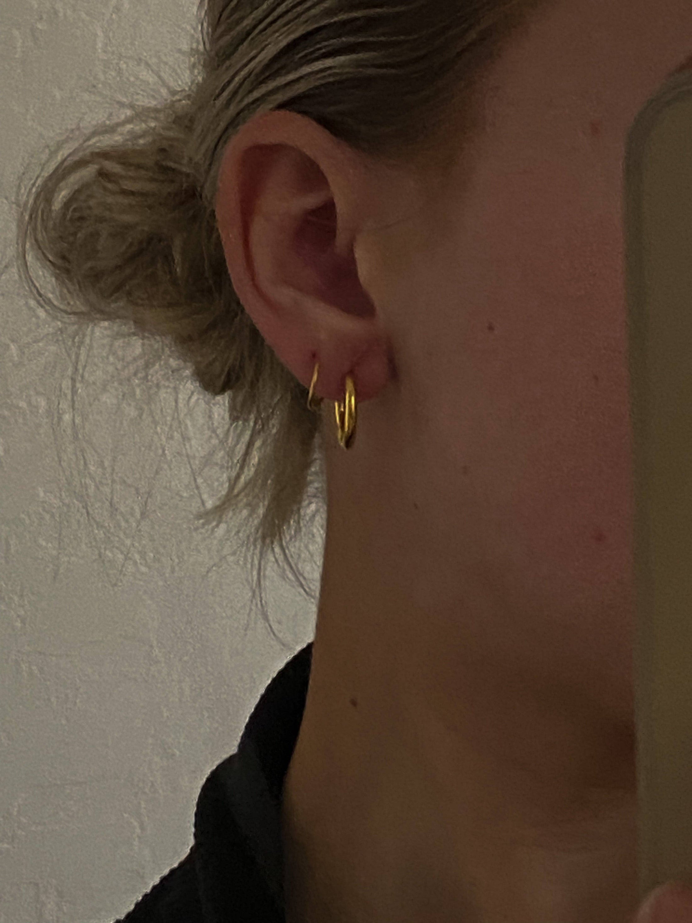 Double twist hoops