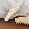 Load image into Gallery viewer, Quilted Pearl Claw Clip
