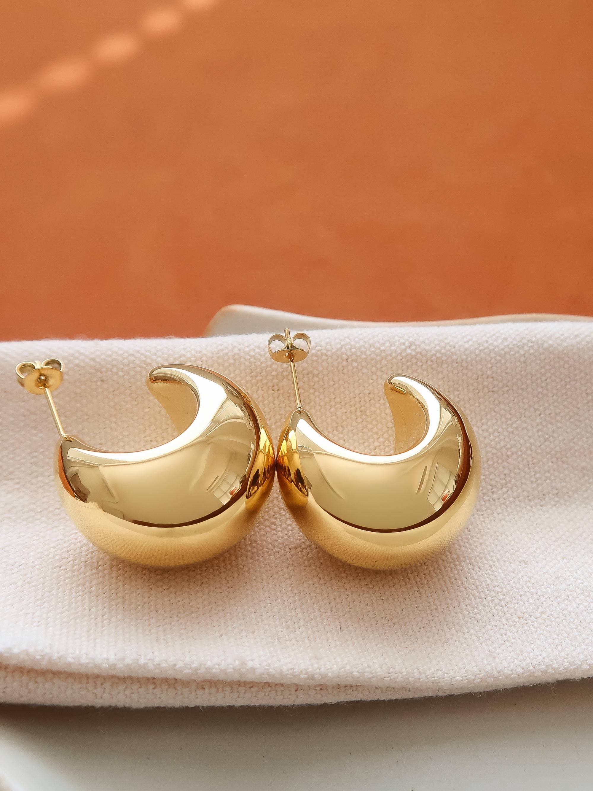 Camilley Puffy Dome Earrings