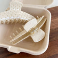 Load image into Gallery viewer, Quilted Pearl Claw Clip
