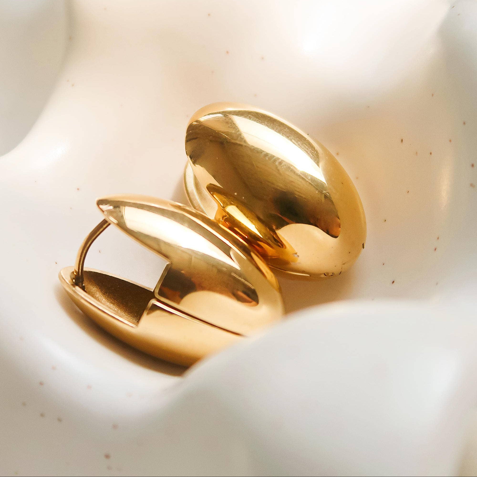 Elio 18K Gold Non-Tarnish Classic Oval Droplet Earring