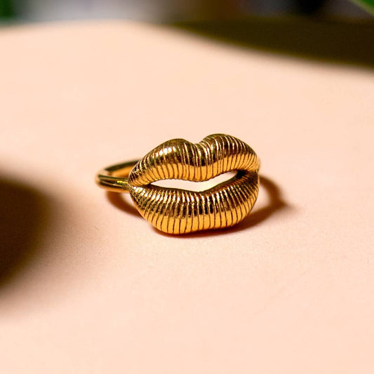 Lips Ring - Gold