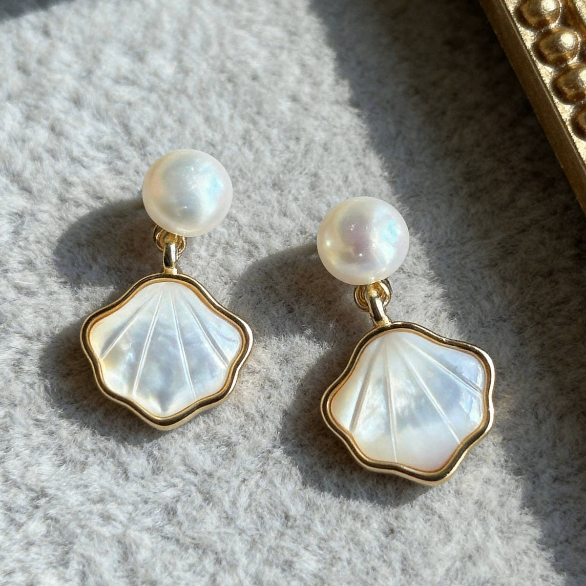 Mother of pearl Shell Earrings