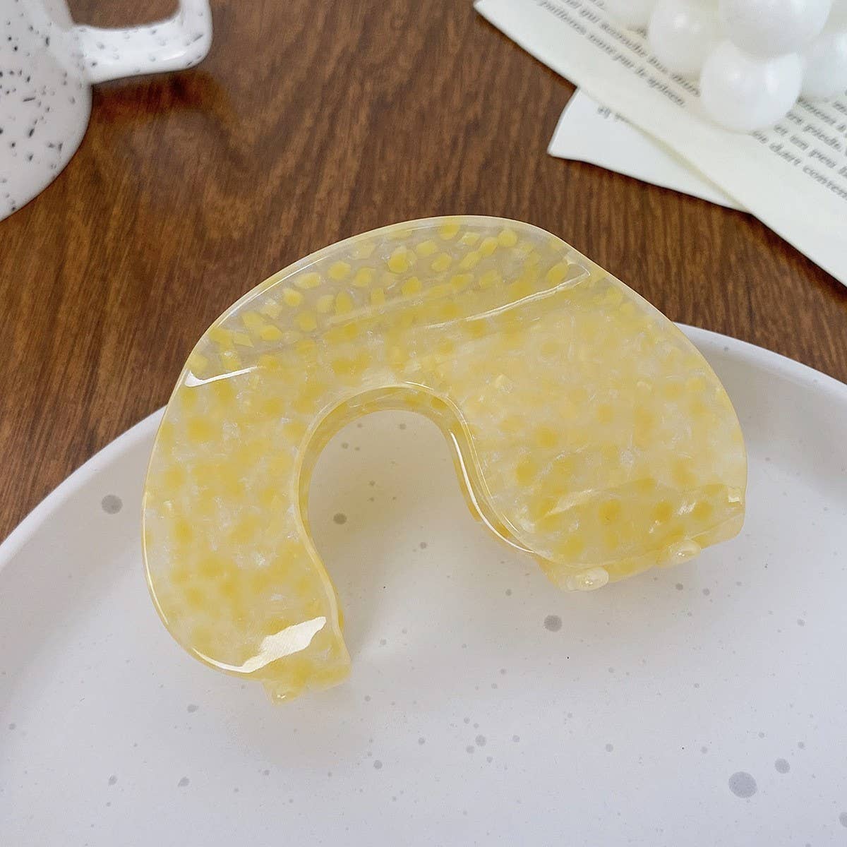 Claw Clip Minimalist Yellow