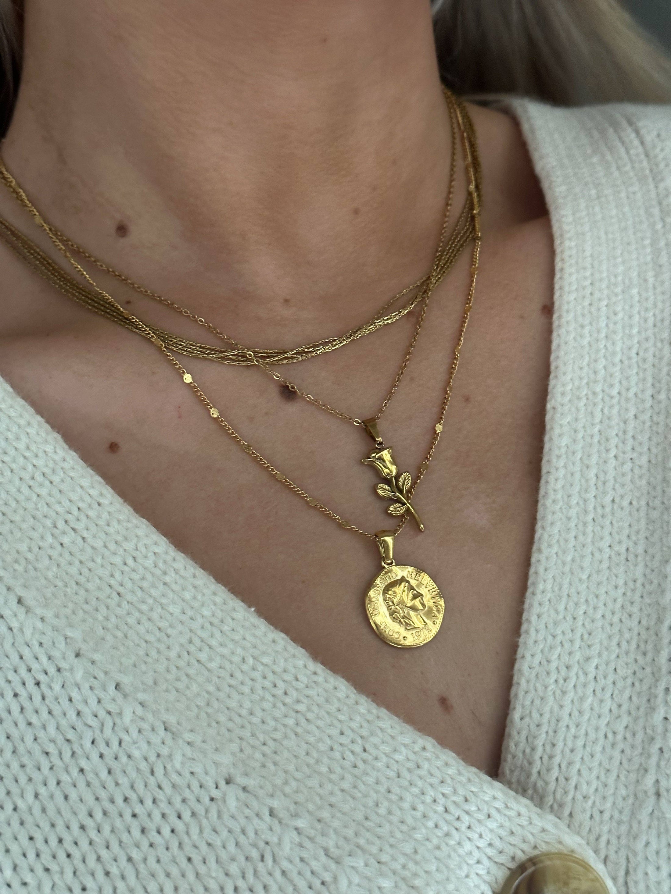 Rose Pendant Necklace