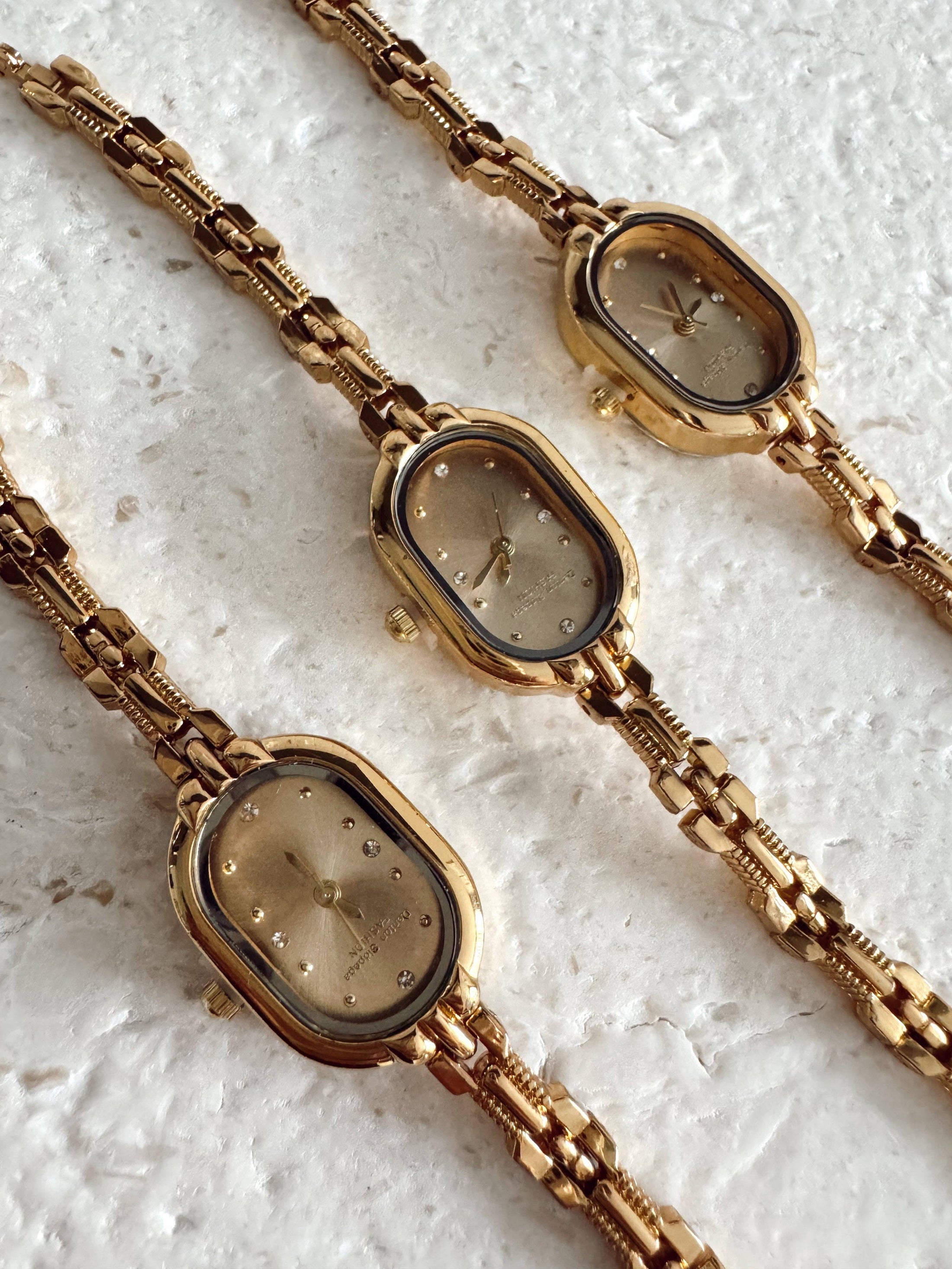 Ovalo watch